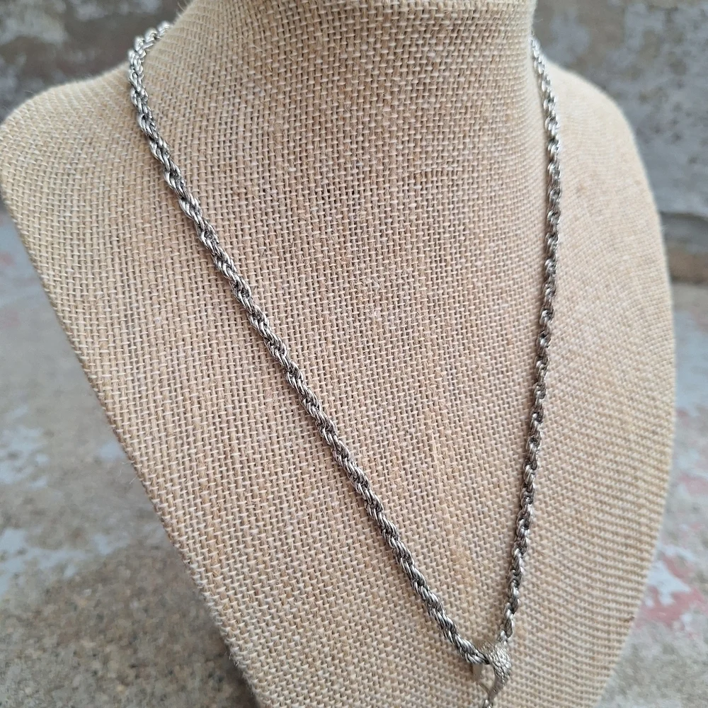 🌟 Elegant Silver Pendant Necklace